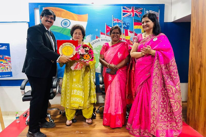 gibf-past-event-international-women-day-2024-jitendra-joshi-deepali-gadkari-hon-lila-poonawalla-and-the-guest-of-honour-award