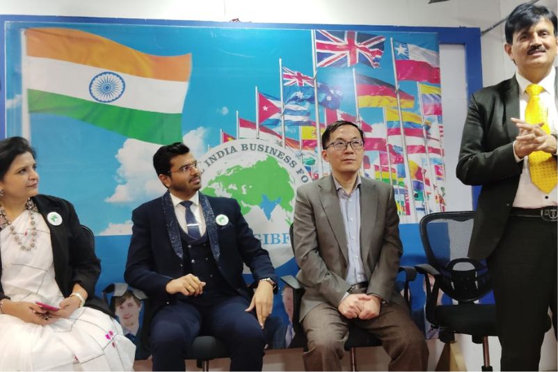 Group photo with Chinese officials