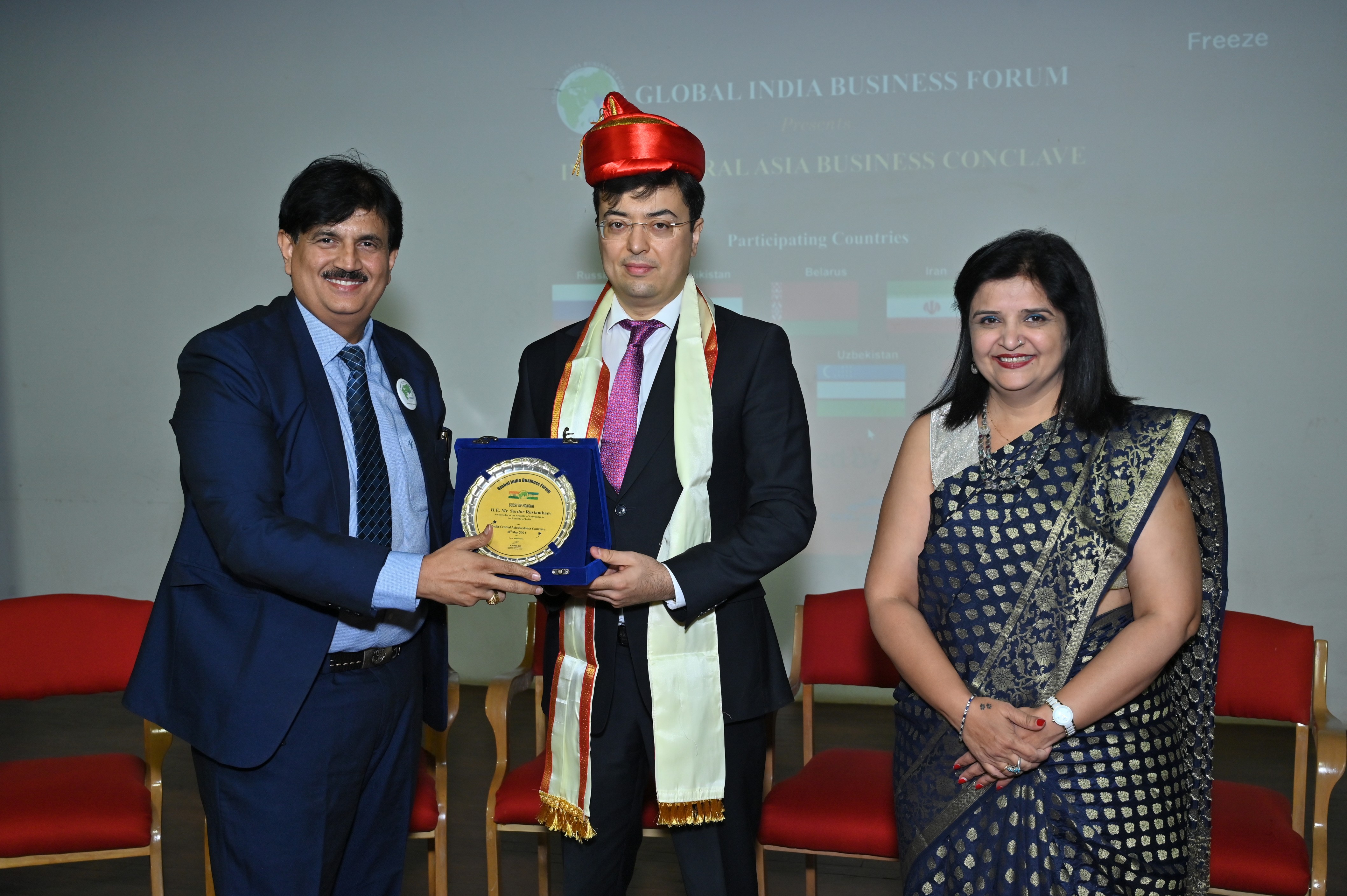 GIBF Past Event - 2024 - India-Central Asia Business Conclave - H.E. Mr.  Sardor Rustambaev, Ambassador of the Republic of Uzbekistan to the Republic of India award